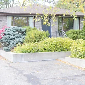 Apartment Richview Gardens Suite, 3-bdr, Toronto