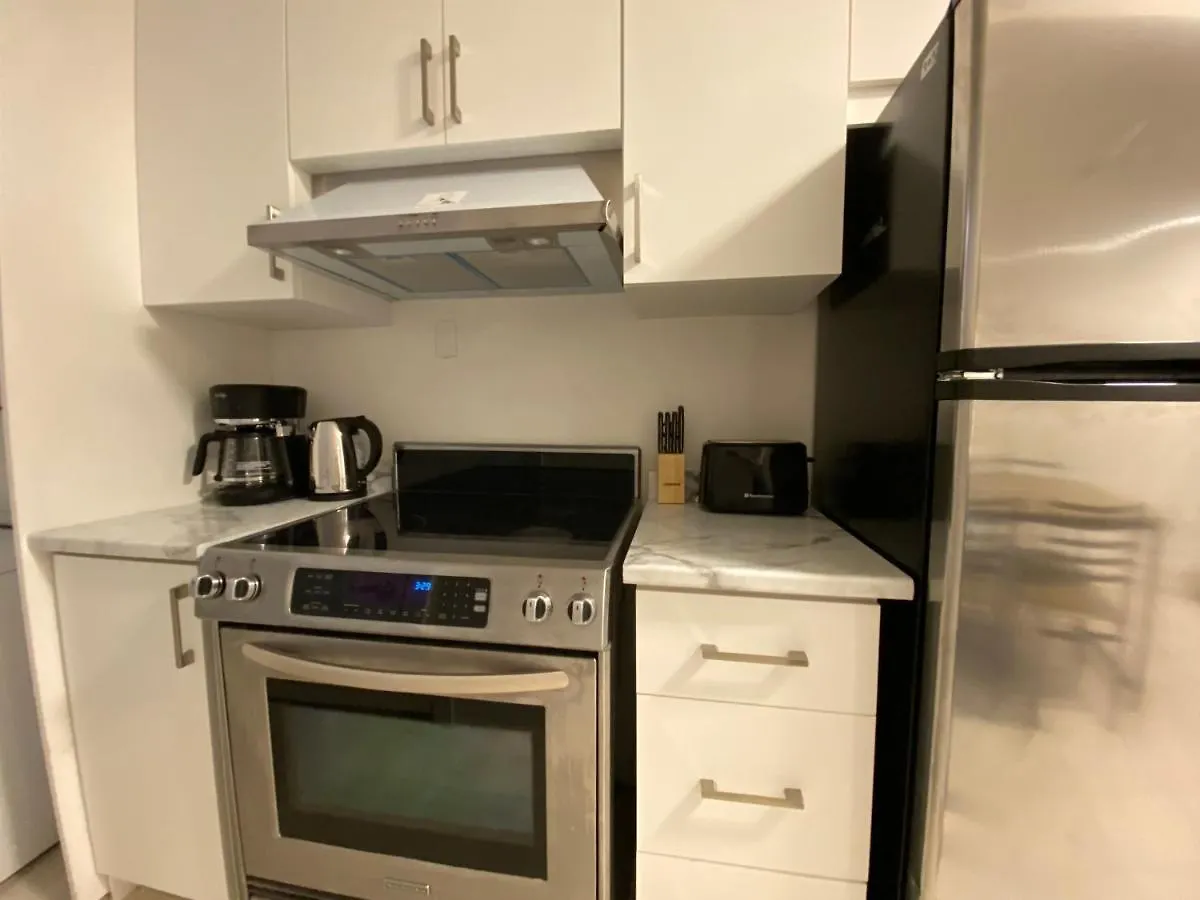 Yorkmills And Bayview !C Cozy & Stylish Private Bdr With Shared Bathroom Toronto Homestay